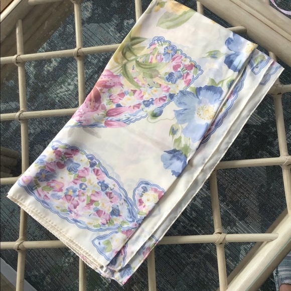 Vintage Liz Claiborne silk flowered scarf - Picture 3 of 5